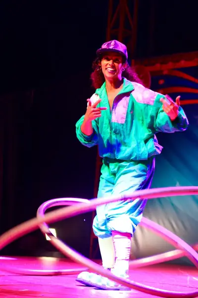 DJTami en una escena de humor y magia.